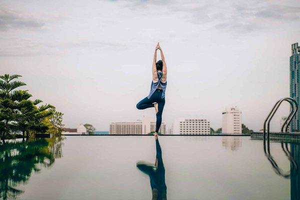 Comment la consommation de thé vert peut-elle influencer la perte de poids et quels sont les meilleurs moments pour le boire?