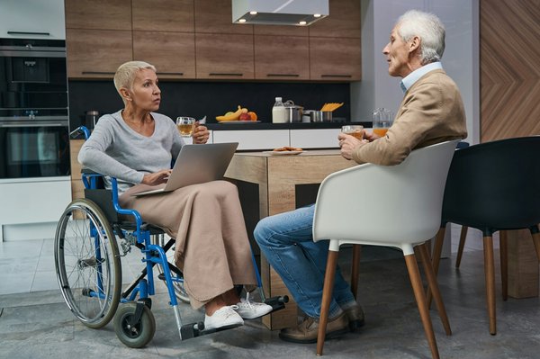 Quels sont les avantages des programmes de soutien émotionnel pour les familles de patients atteints de maladies neurodégénératives?