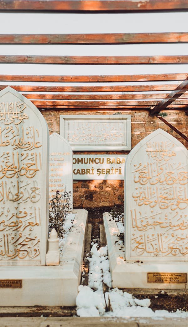 Personnalisez votre tombe en marbre islamique : idées et tendances
